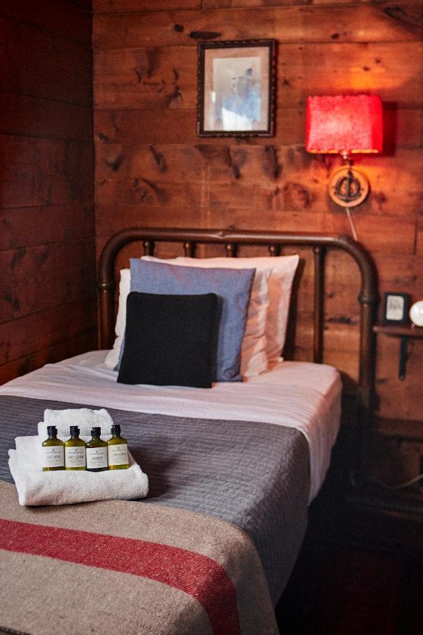 Hotel Crew'S Quarters Boarding House - Caters To Men Provincetown Exterior foto